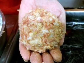 龙眼丸子塑形成功。