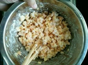 再加适量水，拌匀。