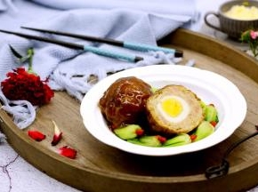 龙眼丸子切开后的效果图。