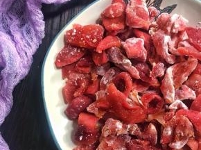 成品味道不惊艳，但会忍不住一块接一块的吃了再吃，一堆成品，我一下子就解决了！