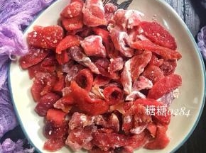 成品出来了（弄了玉米淀粉的果脯，干爽不粘，没弄的相对会粘一点，但个人还是喜欢不弄玉米淀粉的果脯）