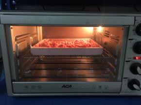 放入预热好的烤箱，150度1小时，半小时翻面一次