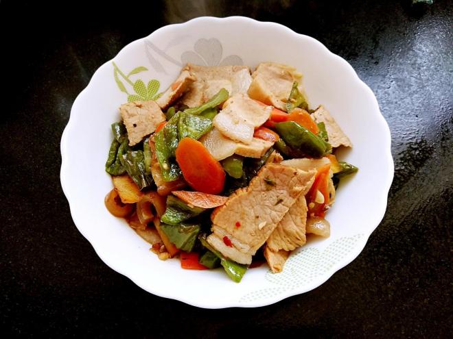 胡萝卜青椒炒肉片