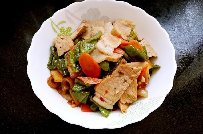 胡萝卜青椒炒肉片