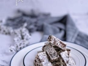 【C.奥利奥牛轧糖】
配方：棉花糖180g、奶粉100g、奥利奥130g、黄油35g