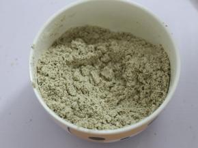 咖啡粉和奶香先混合均匀。