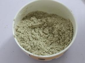 咖啡粉和奶香先混合均匀。