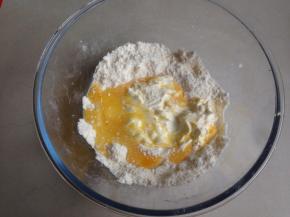 加入蛋液和淡奶油