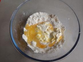 加入蛋液和淡奶油