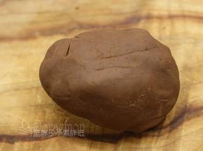 一直到面粉成团，湿软但是不粘手的状态。