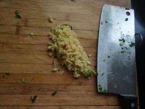 生姜切丁。