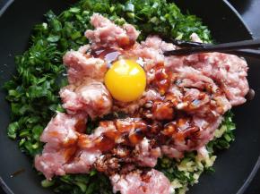 打入一个鸡蛋。