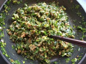 拌好的饺子馅。