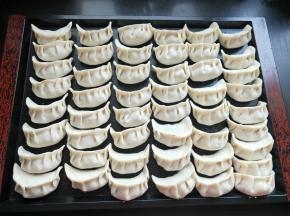 依次包好，吃不完的放入冰箱，随吃随取。