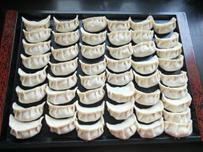 依次包好，吃不完的可以放入冰箱，随吃随取。