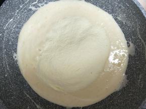 加入奶粉搅拌均匀。