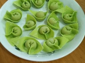 用蔬菜汁做的也很漂亮。