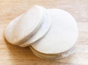 包饺子剩下的饺子皮，饺子皮可变身为春饼。