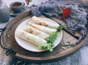 春饼卷合菜的成品图。