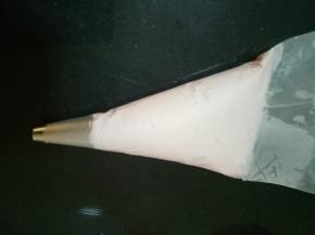 装入裱花袋
烤箱开50度预热