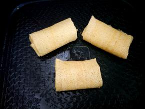 放在平底锅里两面煎