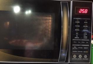 放入微波炉高火再加热3分钟