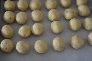 分成25g一个，滚圆