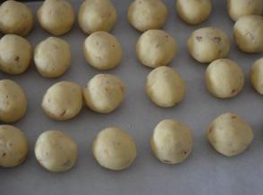 分成25g一个，滚圆