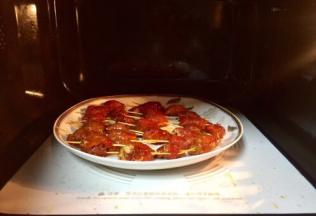 放入微波炉高火加入4分钟