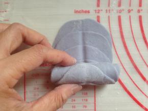 从下往上卷起来