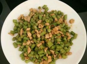 翻炒至豆角熟透入味即可出锅。