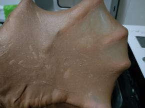 检查可以抻出结实不易破的薄膜即可。