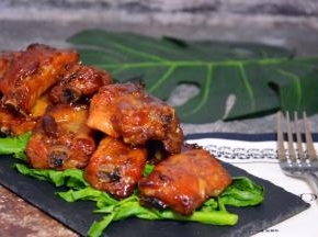 出炉摆盘，腌制的20个小时，肉质鲜嫩多汁