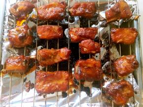 10分钟后再次取出翻个面，刷一层蜂蜜水，继续烘烤至表层上色即可