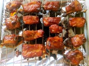 10分钟后再次取出翻个面，刷一层蜂蜜水，继续烘烤至表层上色即可