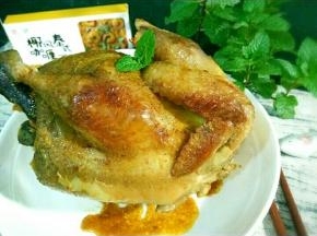 哈哈！香喷喷的咖喱全鸡出锅咯。