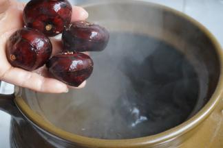 马蹄洗干净去蒂，不用去皮