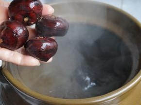 马蹄洗干净去蒂，不用去皮