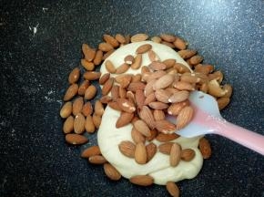 搅拌均匀后关火加入喜欢的坚果