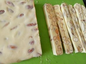 晾凉后切块，用一把锋利点的刀