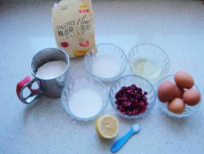 配料称好备用。