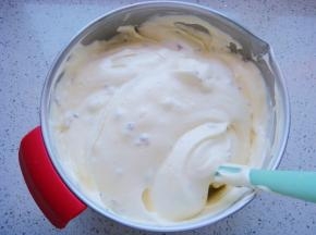 继续翻拌均匀。