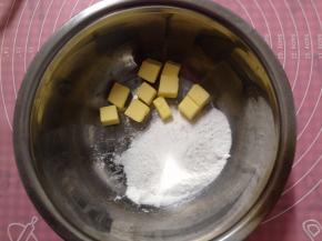 黄油室温软化加入糖粉