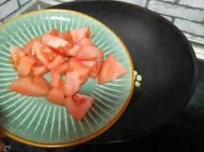 加番茄块炒出水分
