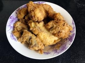 将鱼骨从冰箱拿出来解冻，备用