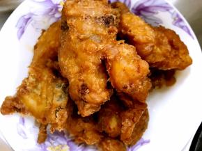 炸酥，捞出沥油备用