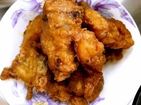 炸酥，捞出沥油备用