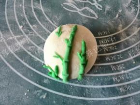 竹子做好竹子沾点水贴馒头上