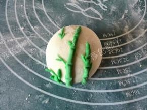 竹子做好竹子沾点水贴馒头上