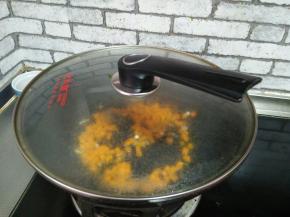 盖好，焖两分钟